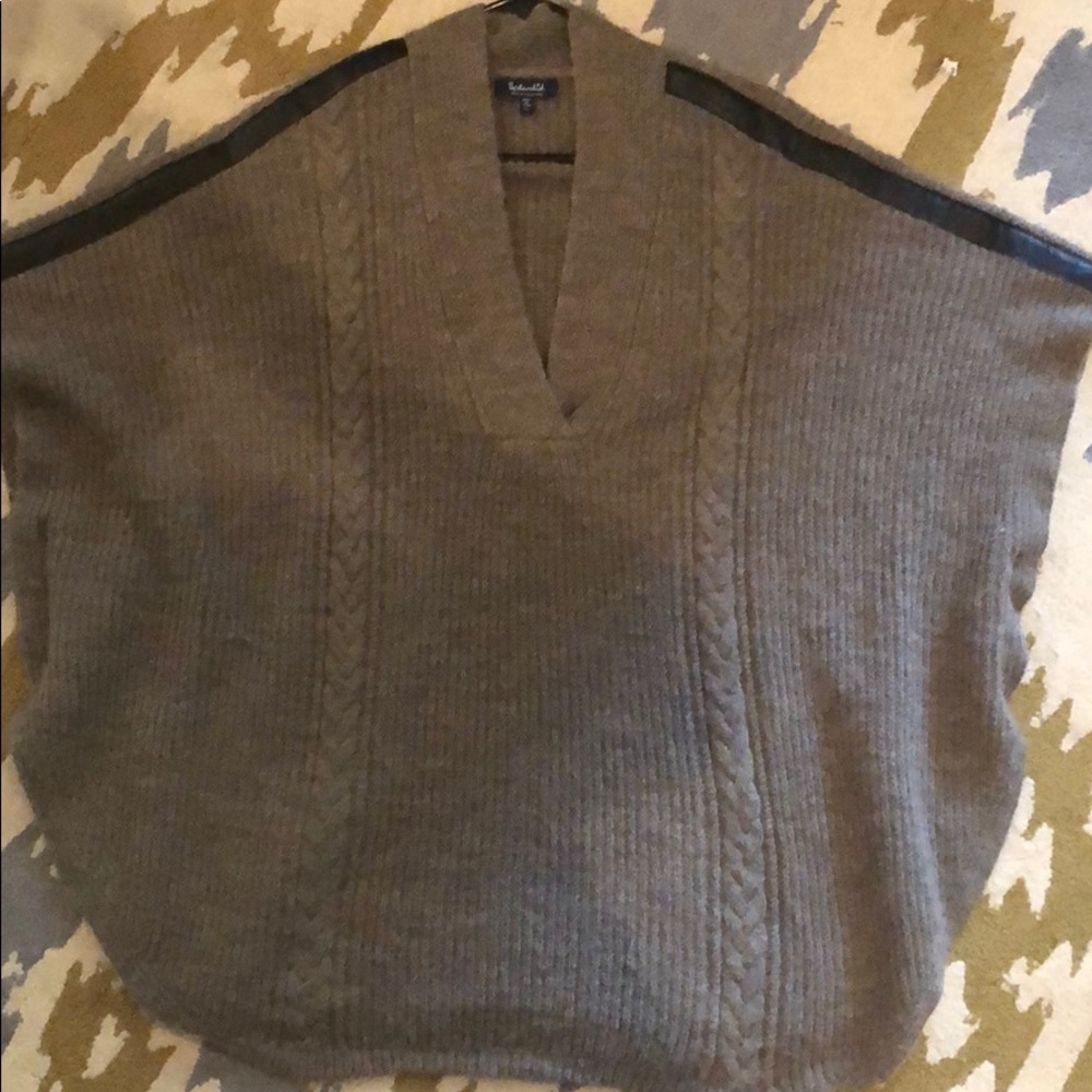 Splendid Italian yarn boutique poncho